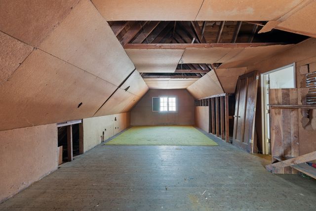 1012 5th Avenue S, Clinton, IA 52732