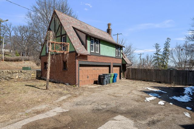 1012 5th Avenue S, Clinton, IA 52732