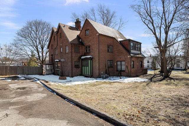 1012 5th Avenue S, Clinton, IA 52732