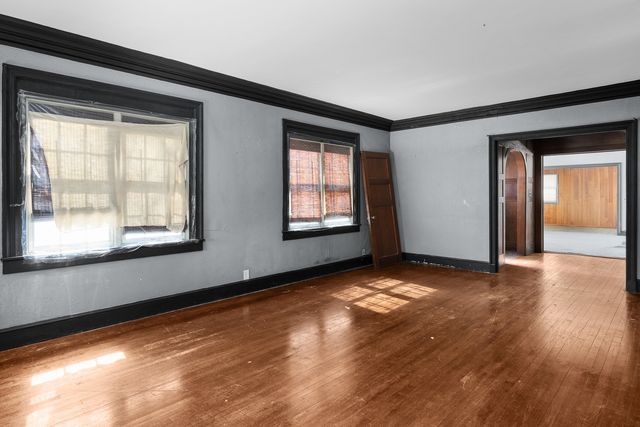 1012 5th Avenue S, Clinton, IA 52732