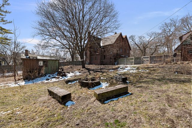 1012 5th Avenue S, Clinton, IA 52732