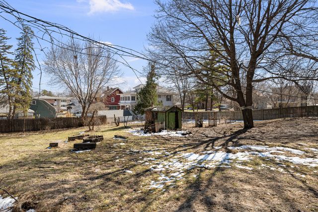 1012 5th Avenue S, Clinton, IA 52732