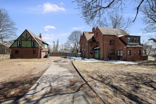 1012 5th Avenue S, Clinton, IA 52732