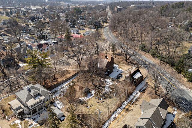 1012 5th Avenue S, Clinton, IA 52732