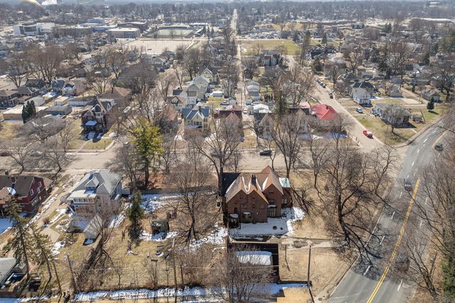 1012 5th Avenue S, Clinton, IA 52732