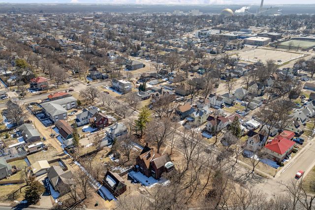 1012 5th Avenue S, Clinton, IA 52732