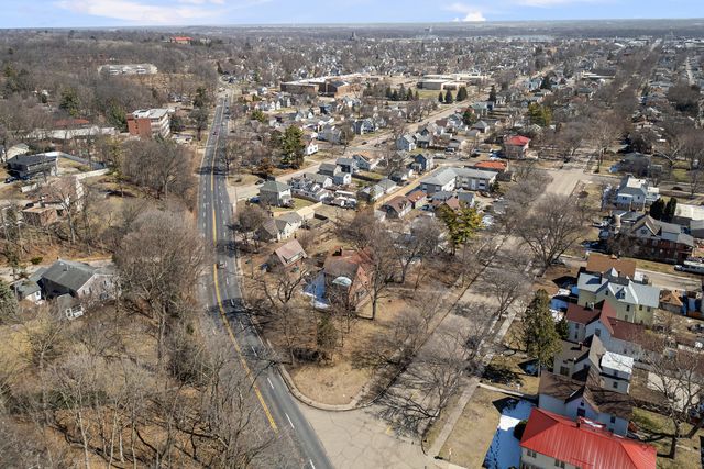 1012 5th Avenue S, Clinton, IA 52732