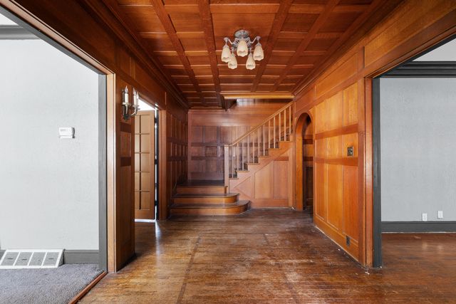 1012 5th Avenue S, Clinton, IA 52732