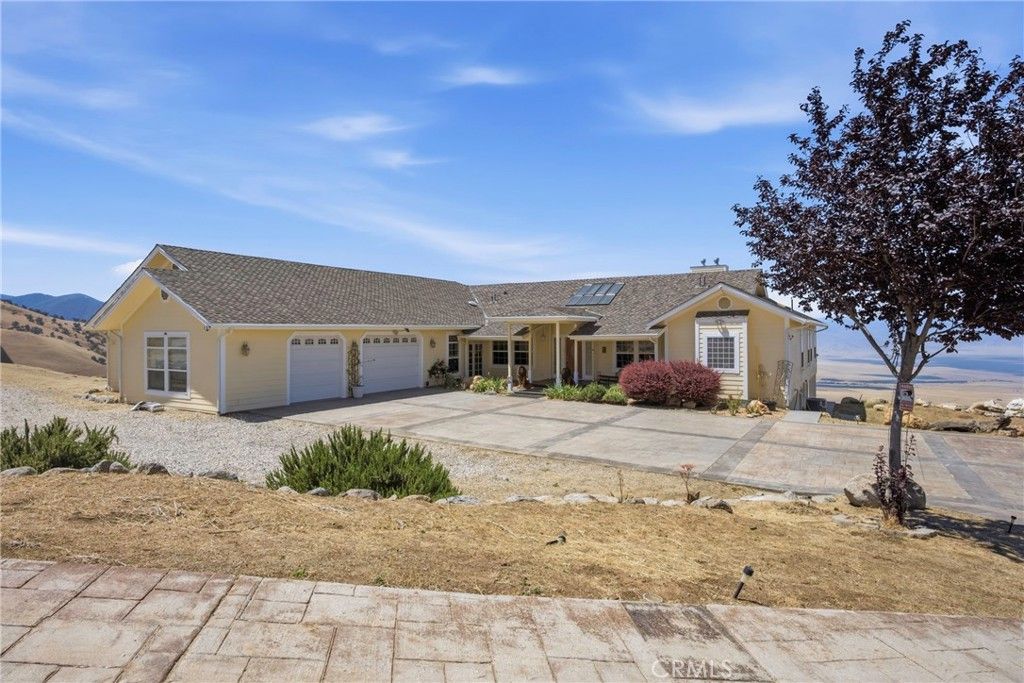 Image 2 of property listing at 18211 Morgan Court, Tehachapi, CA 93561