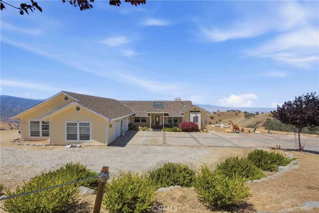Image 3 of property listing at 18211 Morgan Court, Tehachapi, CA 93561