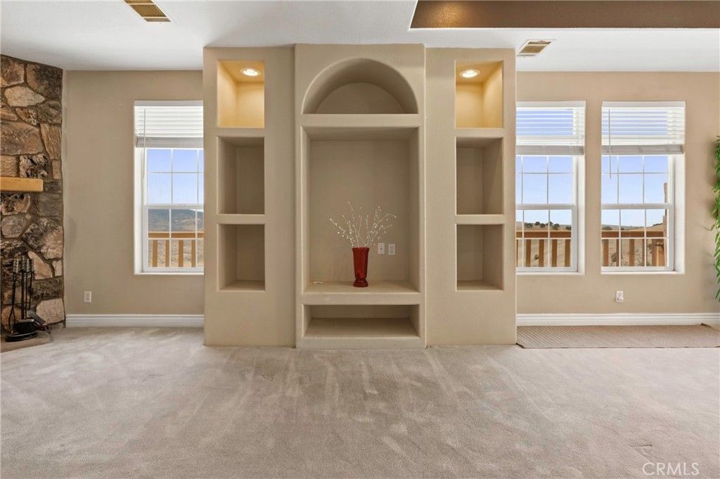 Image 34 of property listing at 18211 Morgan Court, Tehachapi, CA 93561