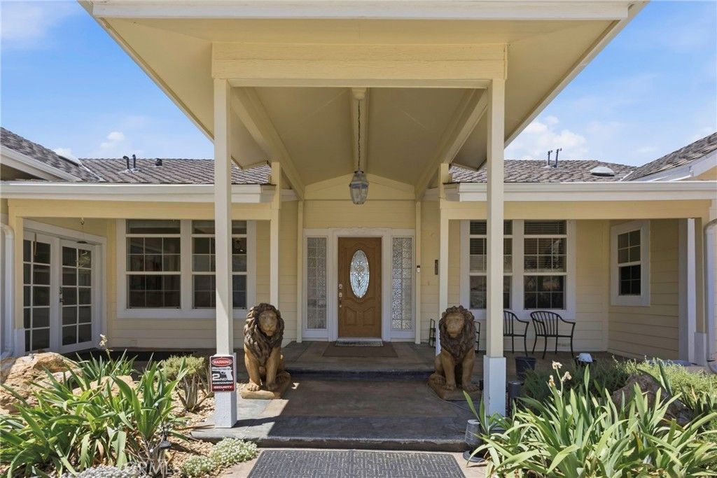 Image 4 of property listing at 18211 Morgan Court, Tehachapi, CA 93561