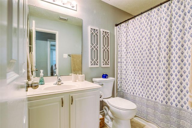 280 Brandy Ridge Lane, Dickinson, TX 77539