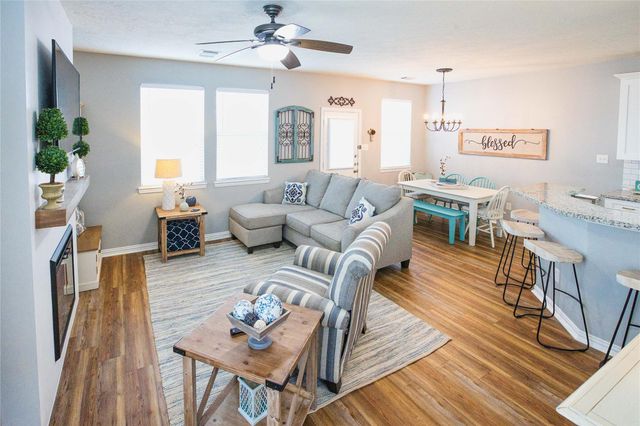 280 Brandy Ridge Lane, Dickinson, TX 77539