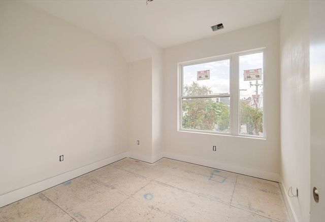 60 Franklin St 1, Somerville, MA 02145