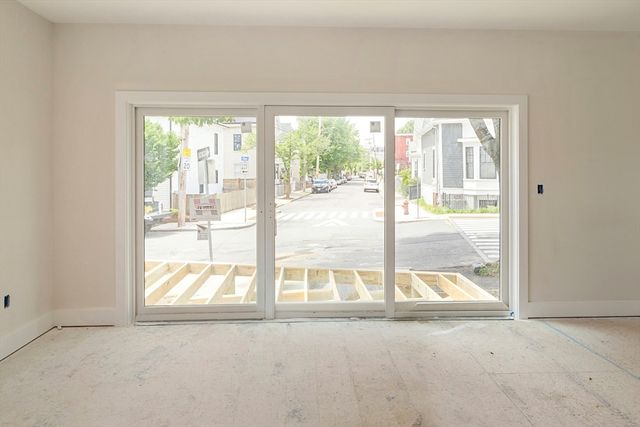 60 Franklin St 1, Somerville, MA 02145