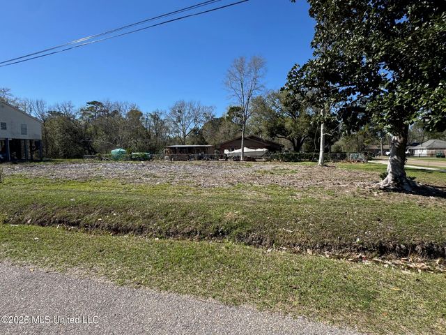 1303 Waveland Avenue, Waveland, MS 39576