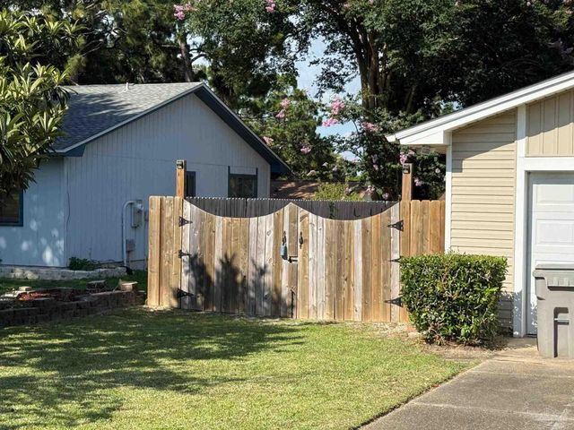 2626 Tinosa Cir, Pensacola, FL 32526