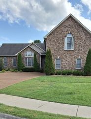 1002 Thistle Ct, Hendersonville, TN 37075