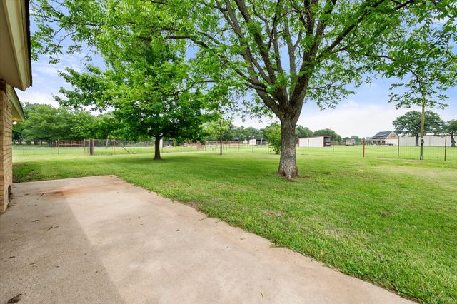 7155 Stephenson Levy Road, Burleson, TX 76028