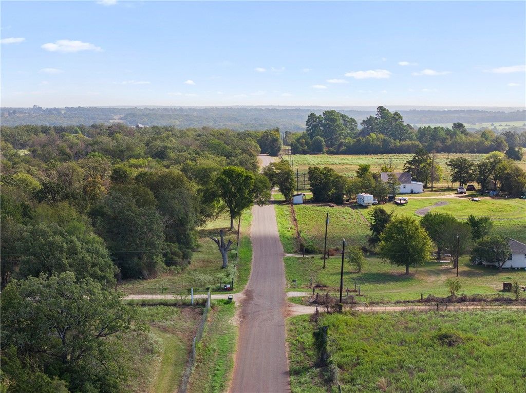 9556 West Henry Prairie Road, Hearne, TX 77859 — photo 3