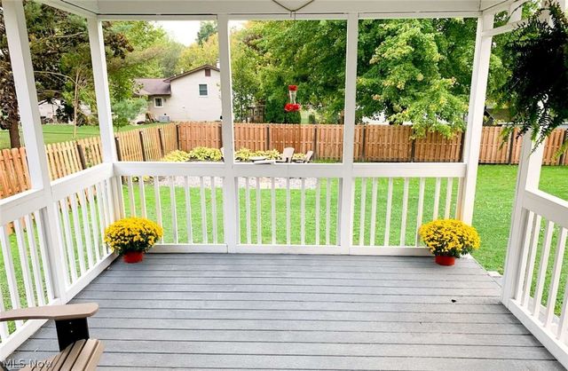 229 Old Oak Drive, Cortland, OH 44410