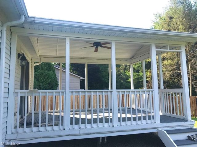 229 Old Oak Drive, Cortland, OH 44410
