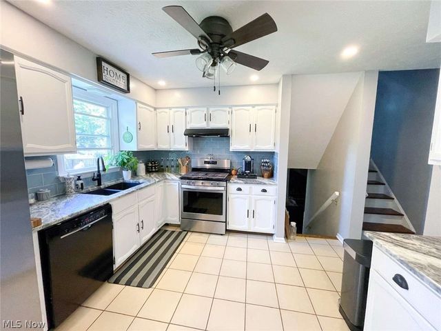 229 Old Oak Drive, Cortland, OH 44410