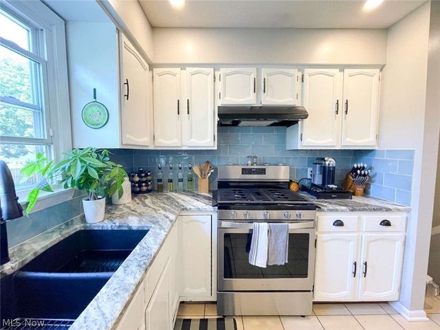 229 Old Oak Drive, Cortland, OH 44410
