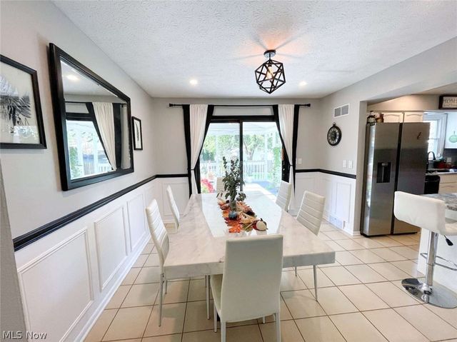 229 Old Oak Drive, Cortland, OH 44410