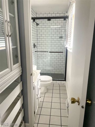 229 Old Oak Drive, Cortland, OH 44410