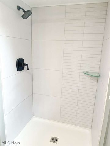 229 Old Oak Drive, Cortland, OH 44410