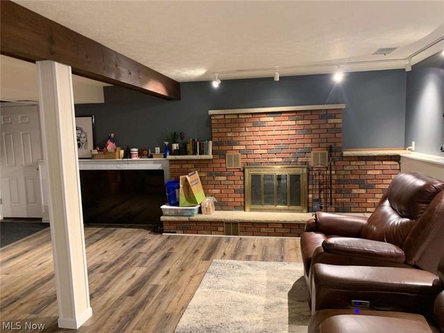229 Old Oak Drive, Cortland, OH 44410