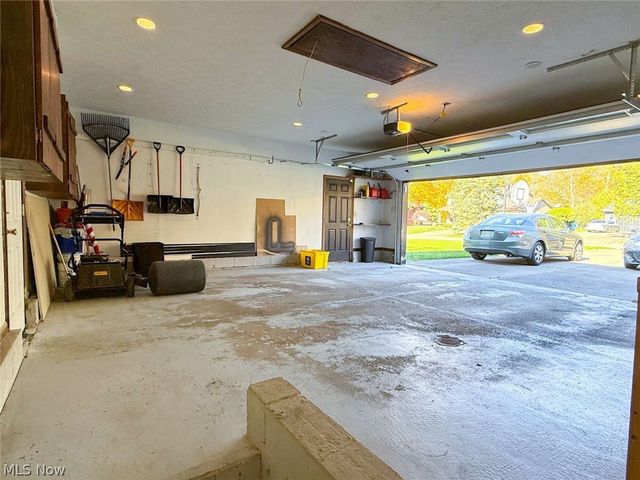 229 Old Oak Drive, Cortland, OH 44410