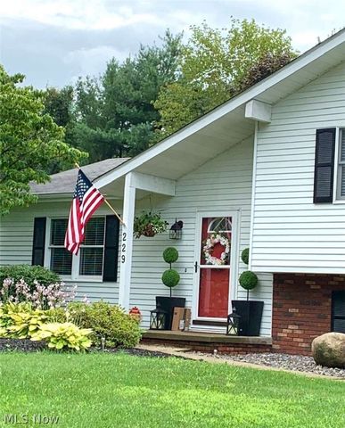 229 Old Oak Drive, Cortland, OH 44410