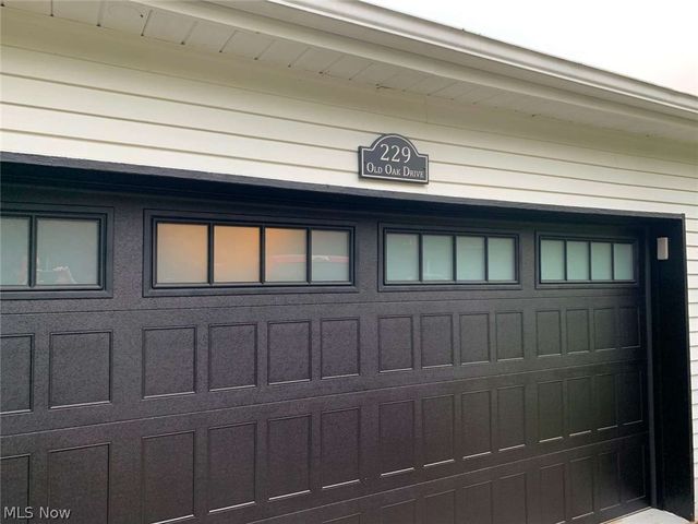 229 Old Oak Drive, Cortland, OH 44410