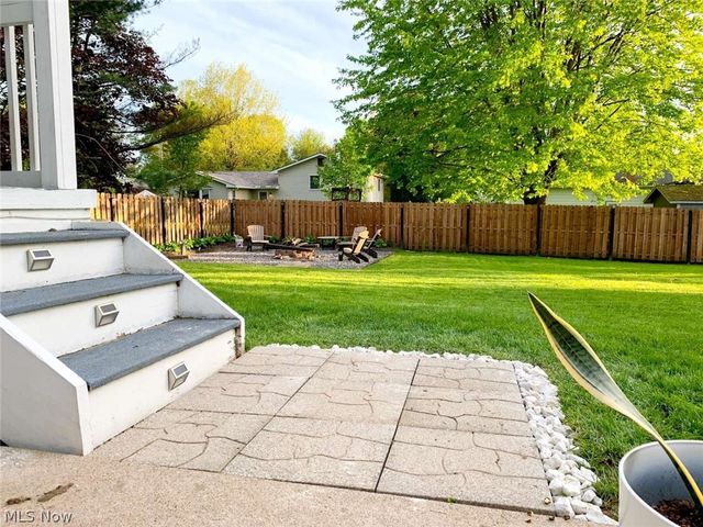 229 Old Oak Drive, Cortland, OH 44410