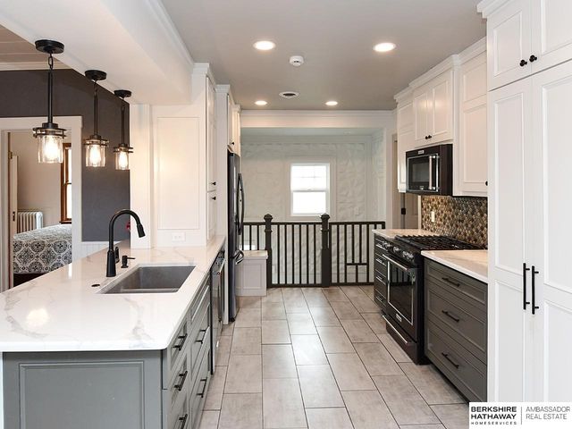 403 E 3rd Street, Papillion, NE 68046