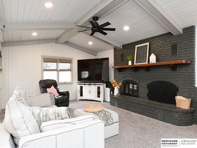 403 E 3rd Street, Papillion, NE 68046