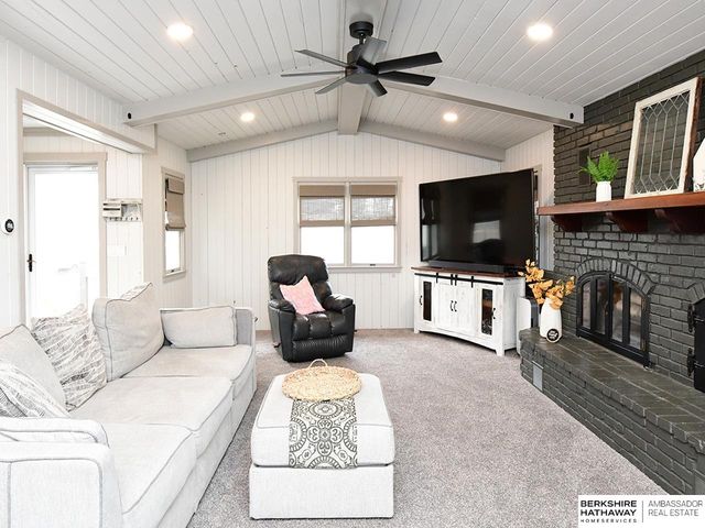 403 E 3rd Street, Papillion, NE 68046
