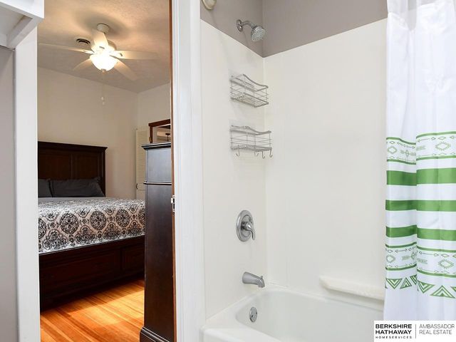 403 E 3rd Street, Papillion, NE 68046
