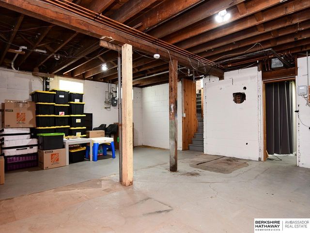 403 E 3rd Street, Papillion, NE 68046
