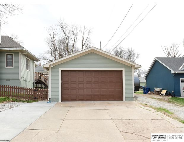 403 E 3rd Street, Papillion, NE 68046
