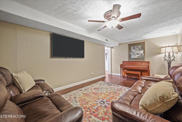 209 Highland Drive, Harriman, TN 37748