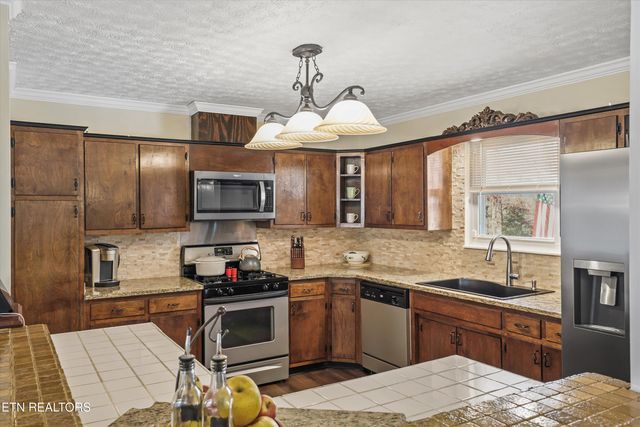 209 Highland Drive, Harriman, TN 37748