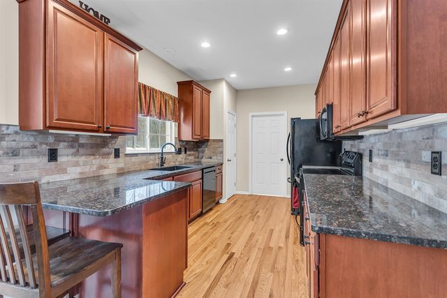 4009 Magnolia Parkway, Jackson, MI 49201