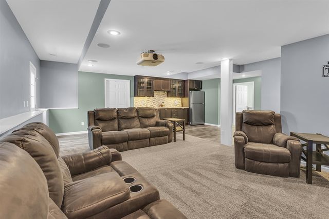 4009 Magnolia Parkway, Jackson, MI 49201