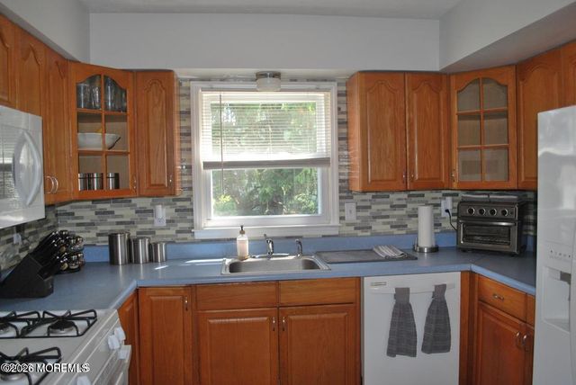 16 Liberty Place, Jackson, NJ 08527