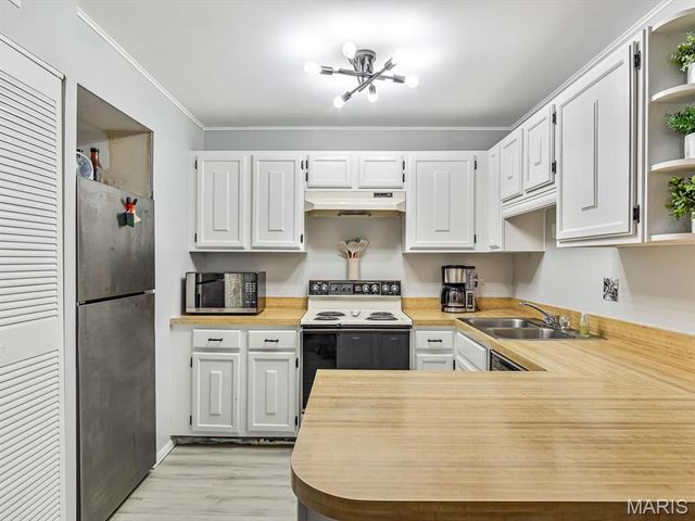 1667 Blue Ridge E, St Louis, MO 63125