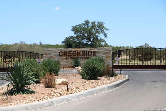 25 Seep Springs, Camp Verde, TX 78010